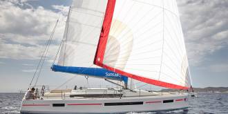 Side profile view of Sun Odyssey 490