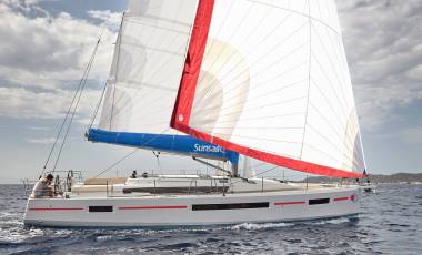 Side profile view of Sun Odyssey 490