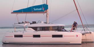Sunsail Lagoon 464 exterior