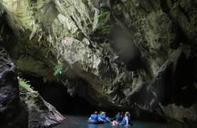 group_cave_tubing_belize_copyright_edreder_flickr_2400x1350_web-1