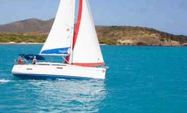 sailing-monohull-caribbean-2400x1350-web-1