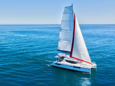 Sunsail 454L catamaran under sail